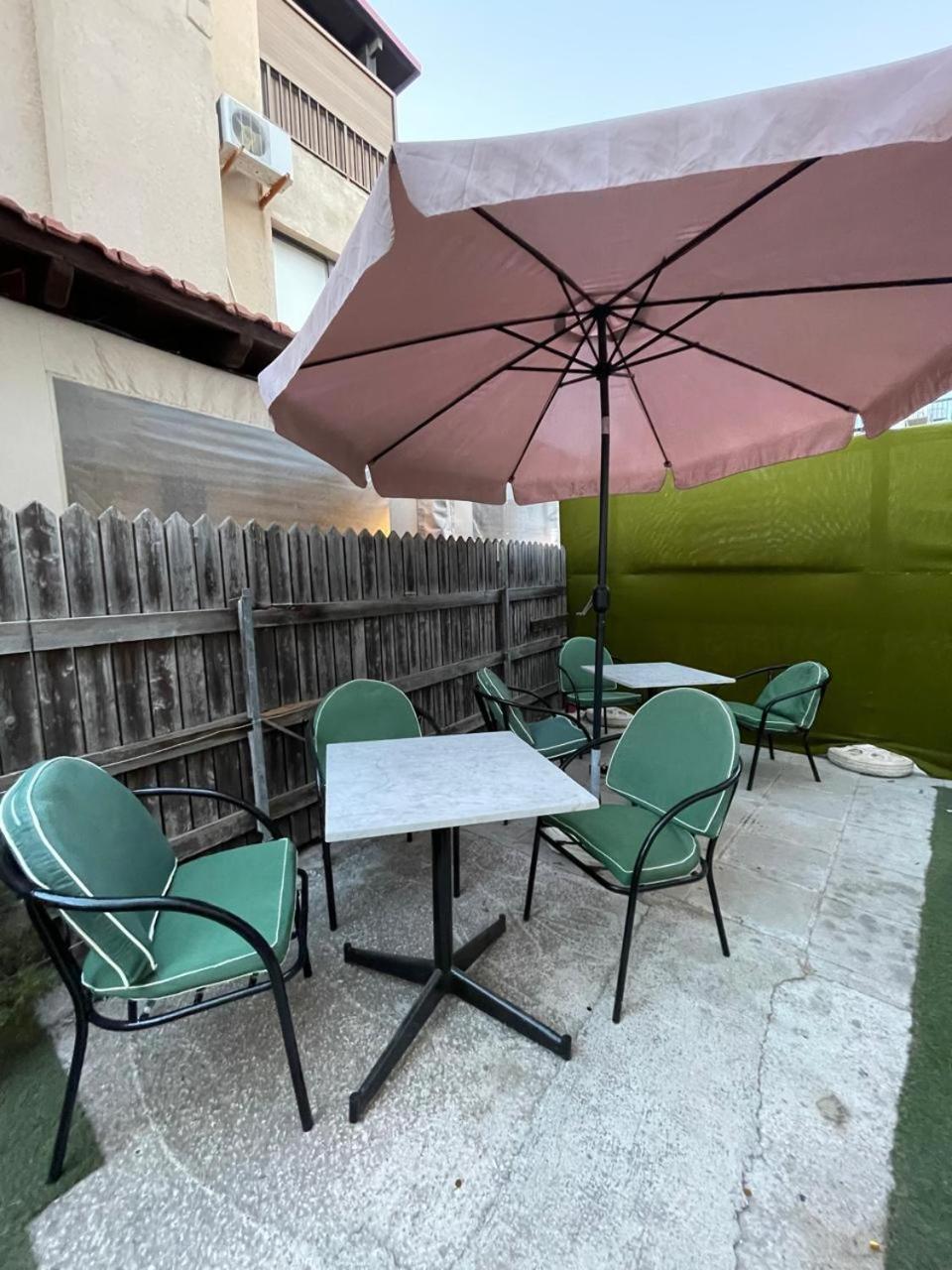 Premium Hostel Marina Paphos Buitenkant foto